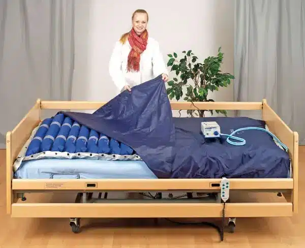 23M1MCP7400_Anti-decubitus-matras-Medi-Cell-compleet-met-pomp_Arvem_2023_02